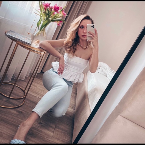 Zara Tops - Zara white puffy top sleeveless